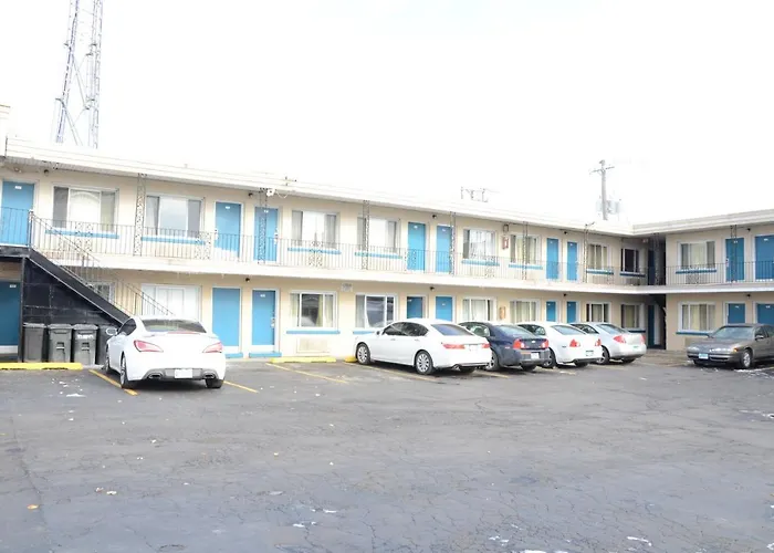 Aloha Motel 2*